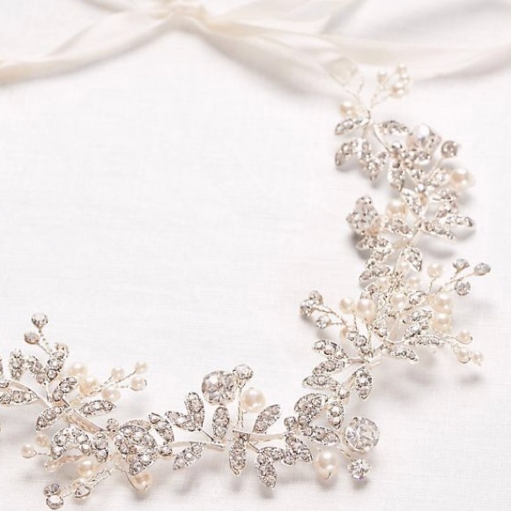 Delicate Crystal & Pearl Hair Accessory